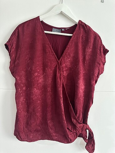 Kuruvaze yaka saten bluz bordo