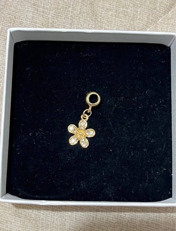 Altın Renkli Güneş Figürlü Zincirli Charm - Görsel 3