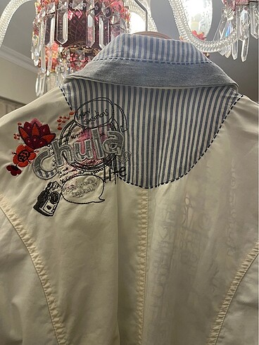 40 Beden Desigual beyaz ceket