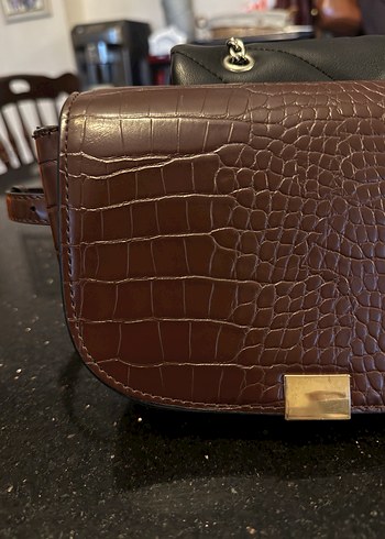 Mango Kahverengi Deri Yılan Desenli Tokalı Çanta - Görsel 3