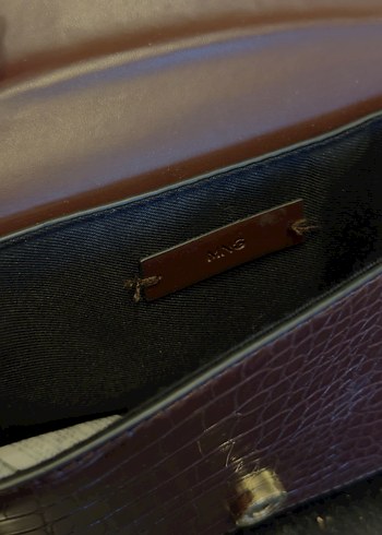 Mango Kahverengi Deri Yılan Desenli Tokalı Çanta - Görsel 4