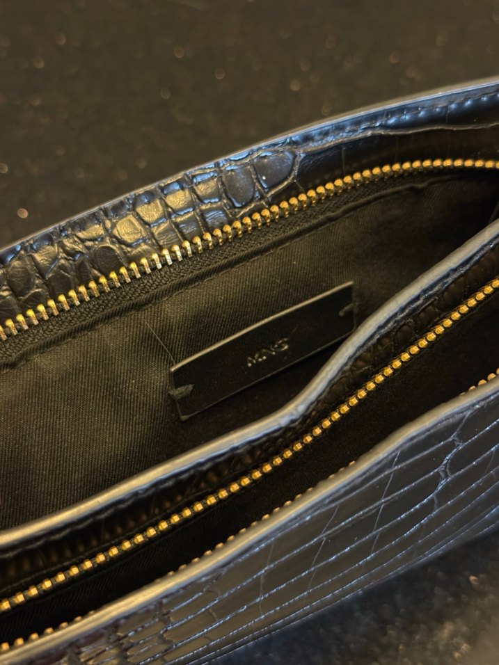 Mango Siyah Deri Yılan Desenli Tokalı Kadın Çanta - Görsel 4