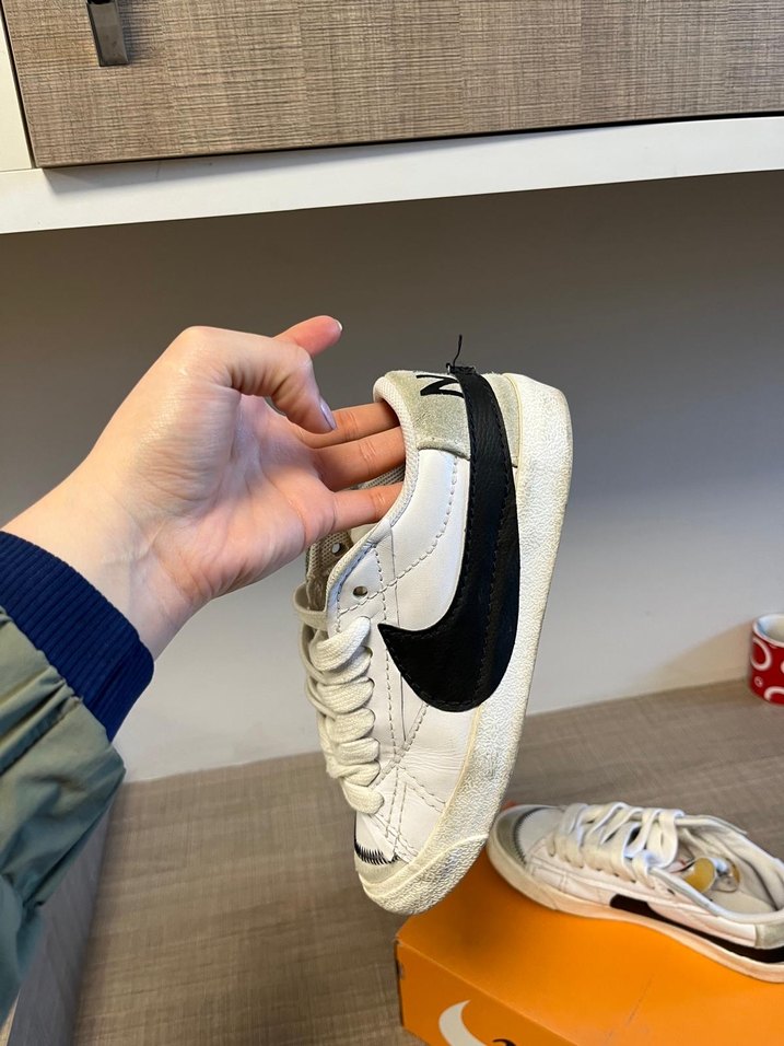 Beyaz Siyah Nike Kadın Spor Ayakkabı - Görsel 4