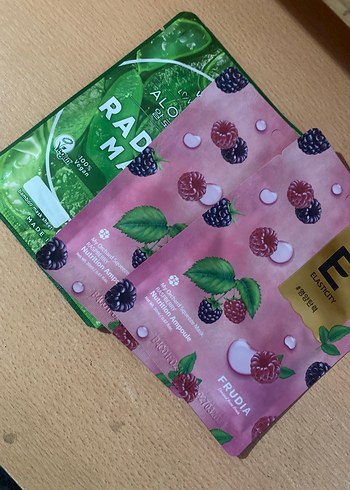 Frudia Besleyici ve Aloe Vera Yüz Maskeleri