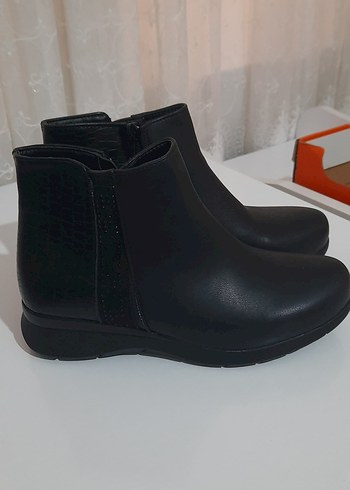 Siyah Kadın Dolgu Topuklu Bot - Görsel 2