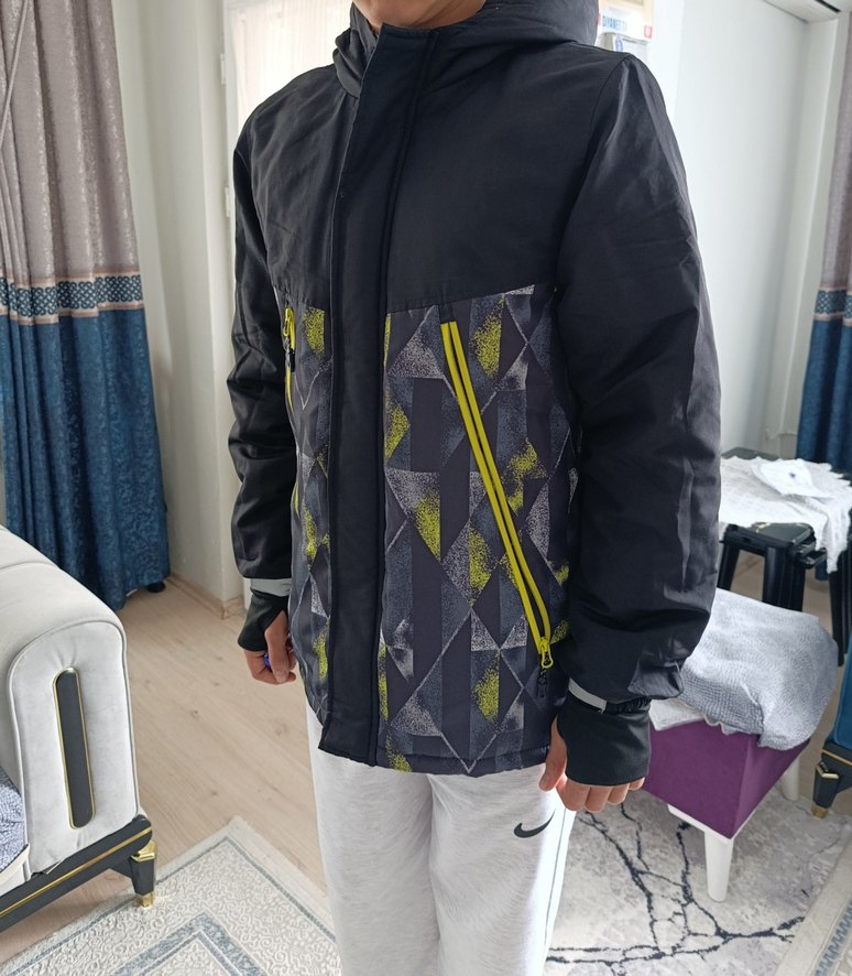 Siyah Kapüşonlu Erkek Çocuk montu - Görsel 2