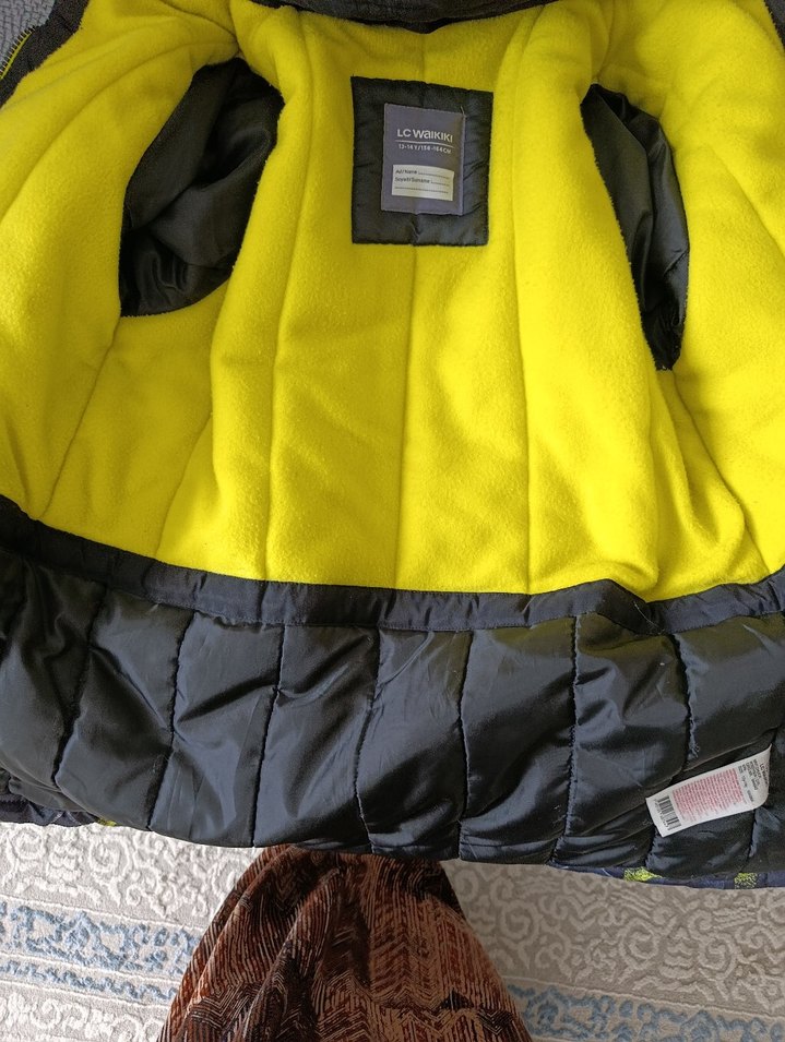 Siyah Kapüşonlu Erkek Çocuk montu - Görsel 3