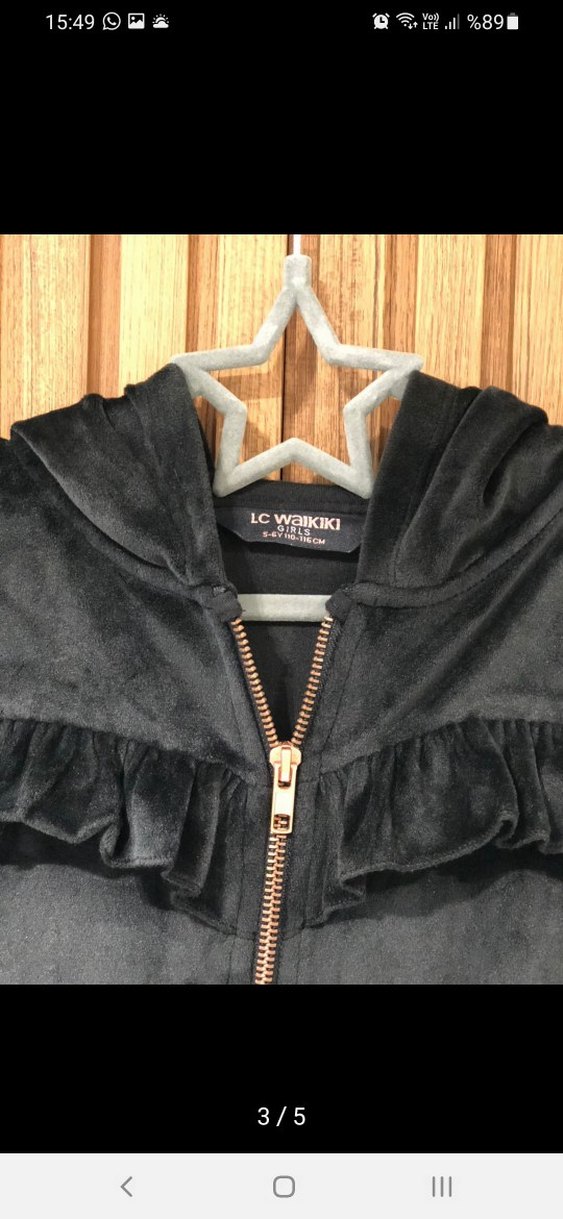 pul detaylı kadife Siyah Kapüşonlu Kız Çocuk hirkasi - Görsel 3