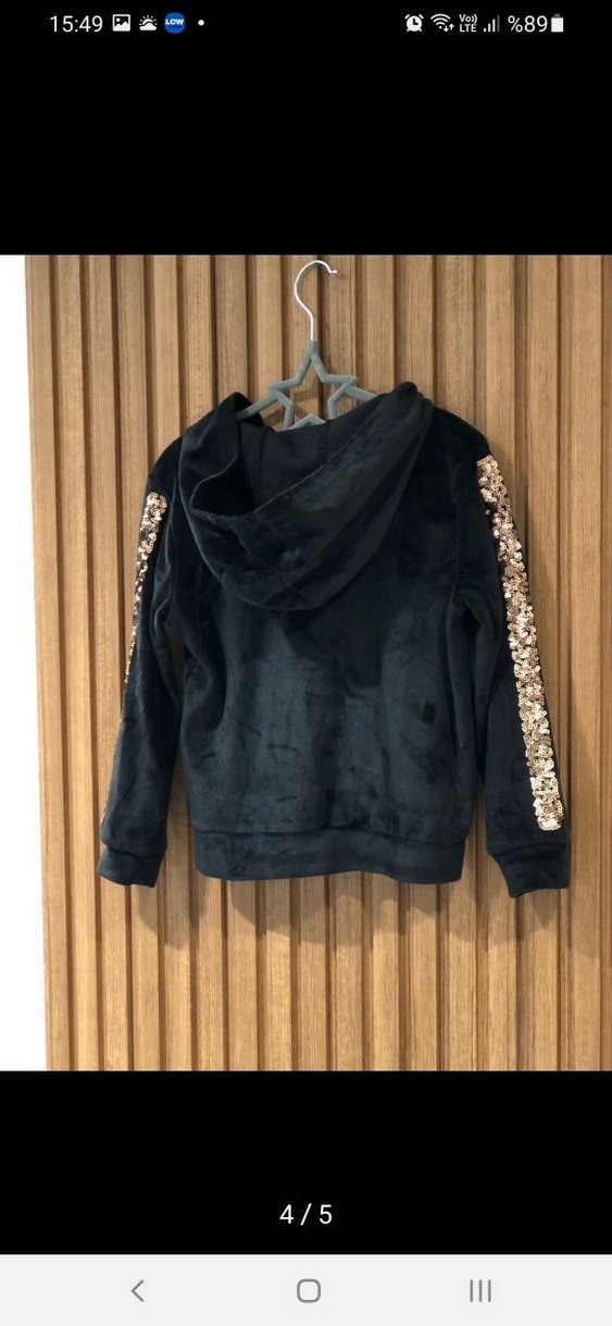 pul detaylı kadife Siyah Kapüşonlu Kız Çocuk hirkasi - Görsel 4