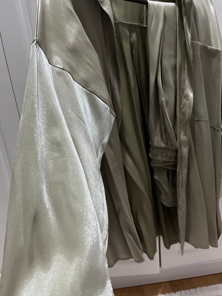 Gri Uzun Kollu Salaş Saten Kadın Gömlek - Görsel 2