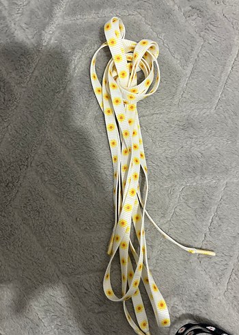 Çiçek Desenli Bağcık - Görsel 3