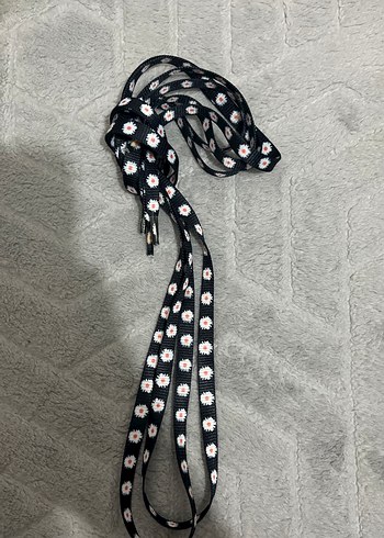 Çiçek Desenli Bağcık - Görsel 2