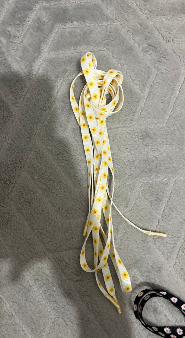 Çiçek Desenli Bağcık - Görsel 3