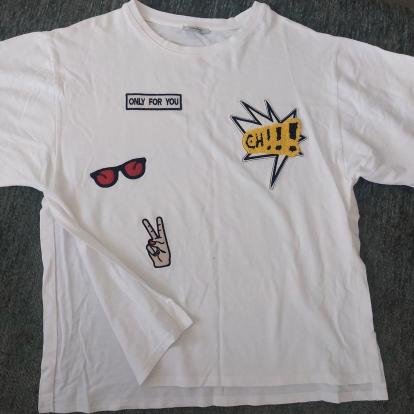 Beyaz genç kiz,  Baskılı Tişört - Görsel 2