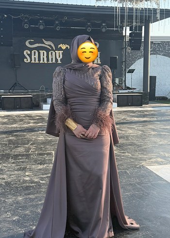 Gri Drapeli Yüksek Yakalı Uzun Abiye