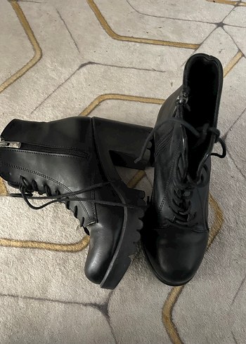 Siyah Deri Gotik Blok Topuklu Kadın Bot - Görsel 2