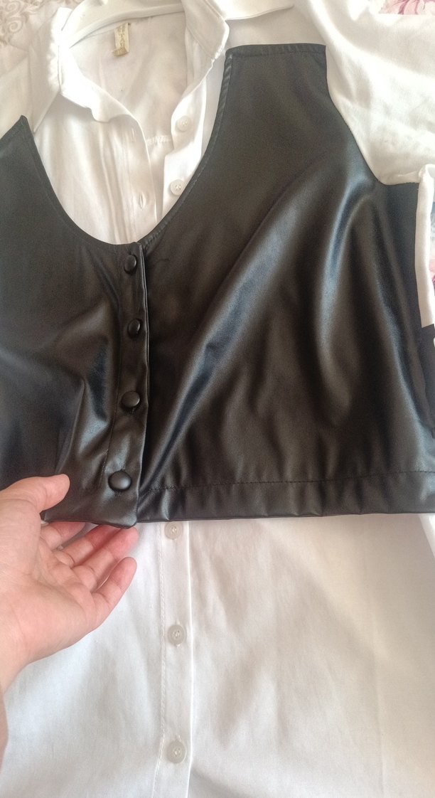 Düğmeli Beyaz Deri Mini Gömlek - Görsel 2