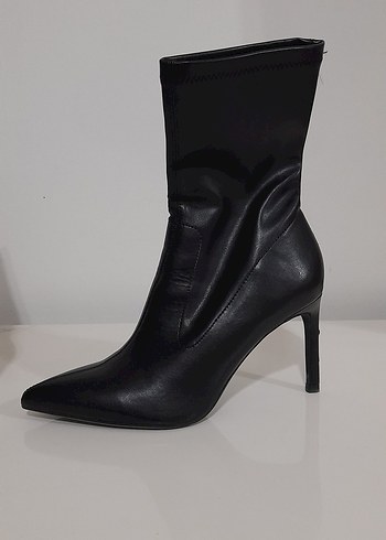 Siyah Deri Topuklu Kadın Bot - Görsel 2