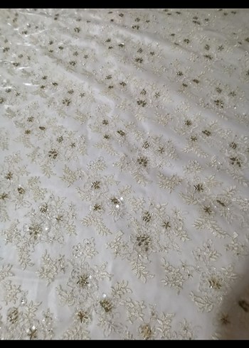Diğer Beyaz Nakışlı Parlak Yatak Örtüsü - Görsel 9