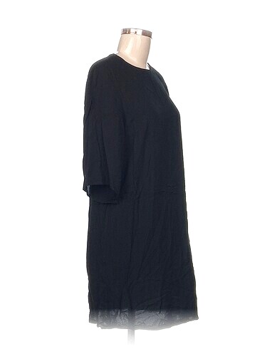 H&M H&M Kısa Elbise %70 İndirimli.