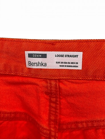 38 Beden çeşitli Renk Bershka Jean / Kot %70 İndirimli.