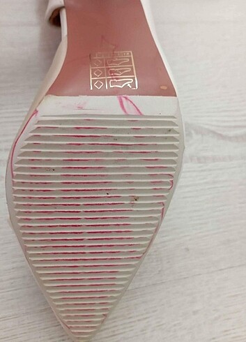Beyaz deri topuklu ayakkabı  - Görsel 5
