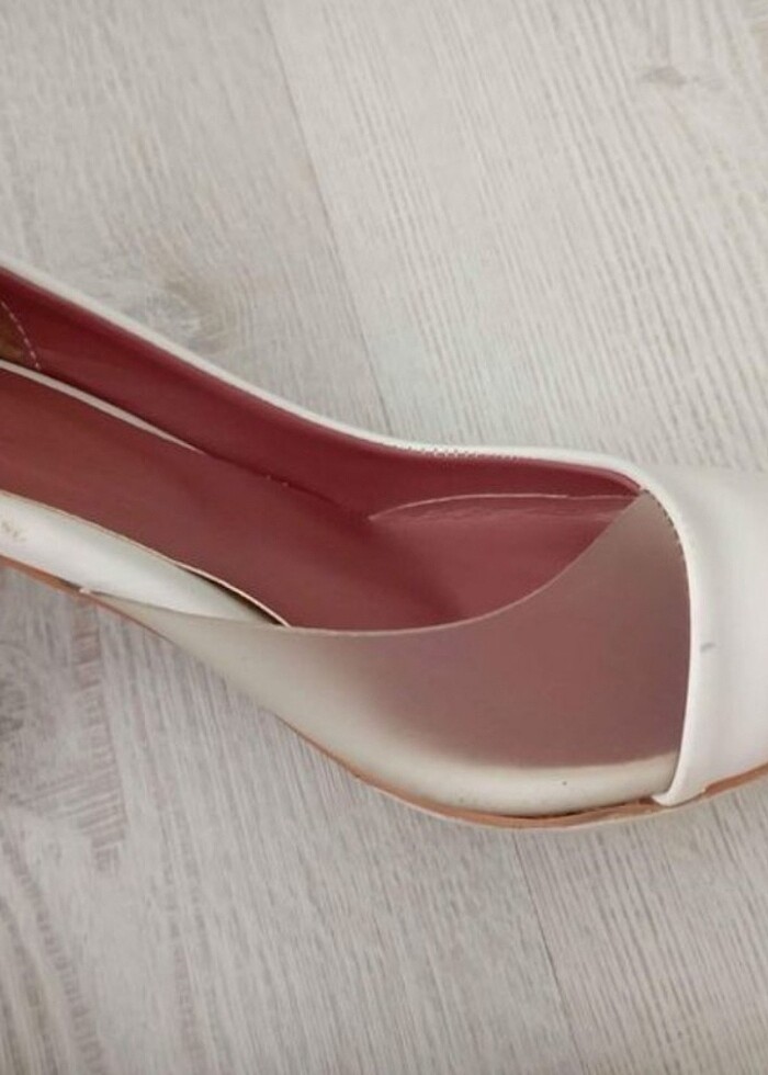 Beyaz deri topuklu ayakkabı  - Görsel 4