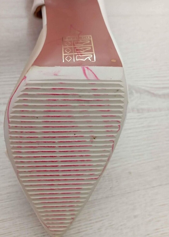 Beyaz deri topuklu ayakkabı  - Görsel 5