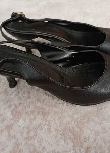 Siyah deri topuklu sandalet  - Görsel 2