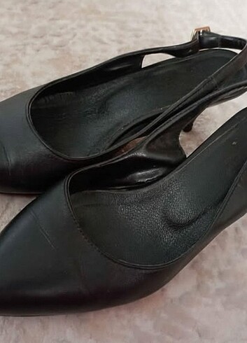 Siyah deri topuklu sandalet  - Görsel 4