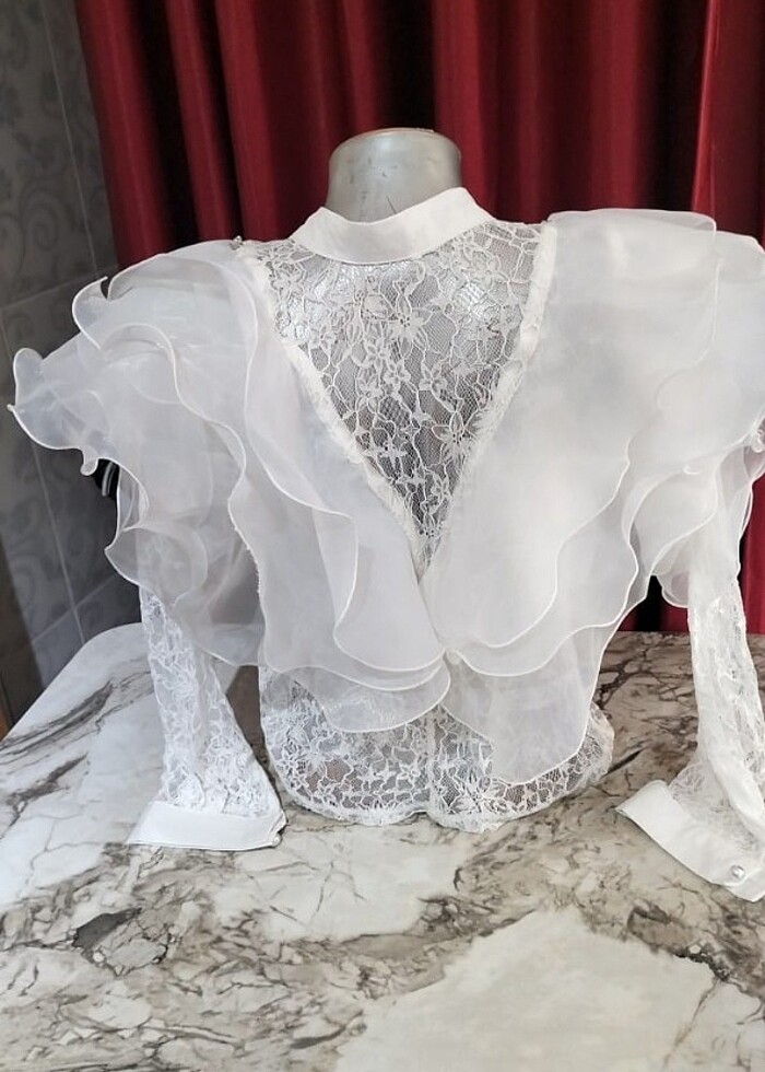 Farklı renk ve modellerde bluz - Görsel 2