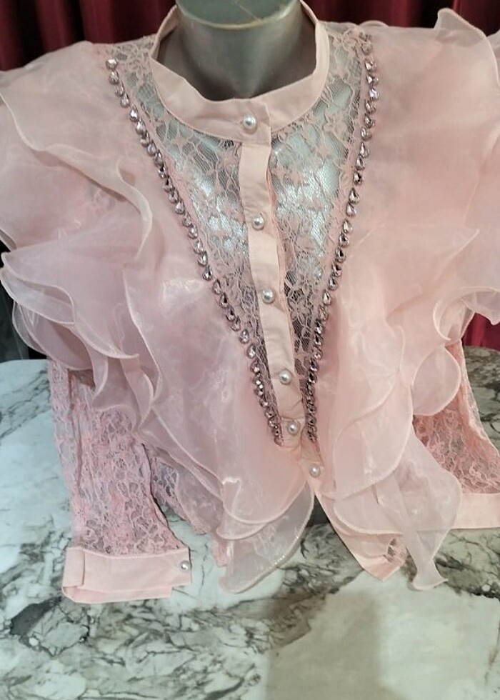 Farklı renk ve modellerde bluz - Görsel 3