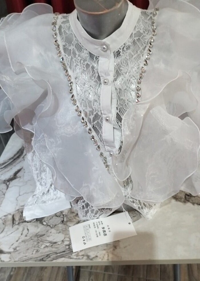 Farklı renk ve modellerde bluz - Görsel 4