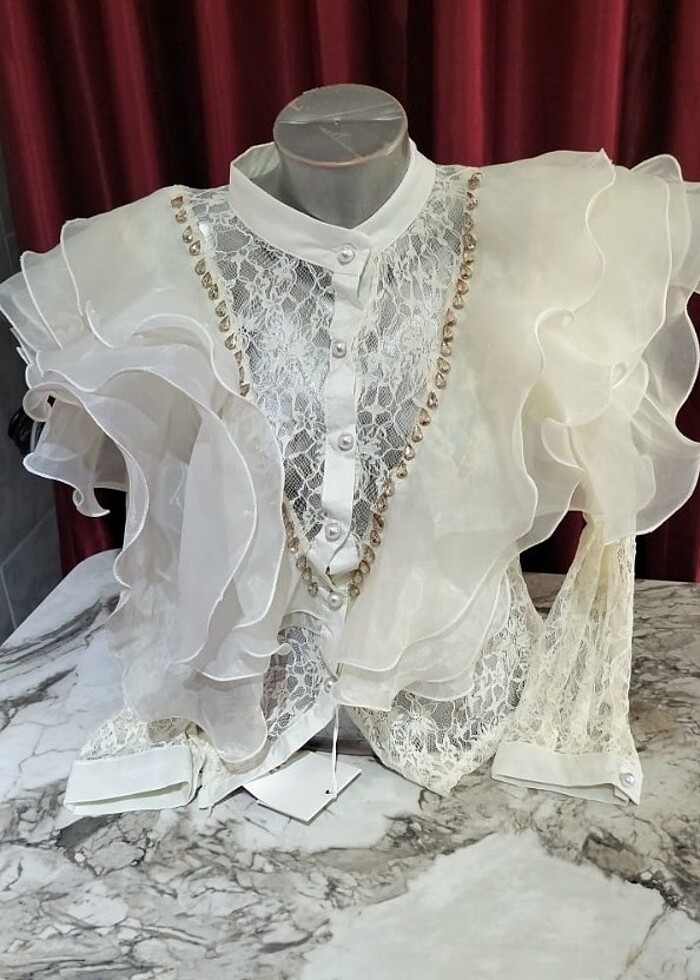 Farklı renk ve modellerde bluz - Görsel 5