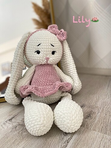 Uzun kulaklı Lily bebek