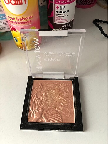 Wet n wild Wet n wild highlighter