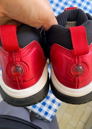 Kırmızı Bağcıklı Basketbol Ayakkabısı orjinal - Görsel 5