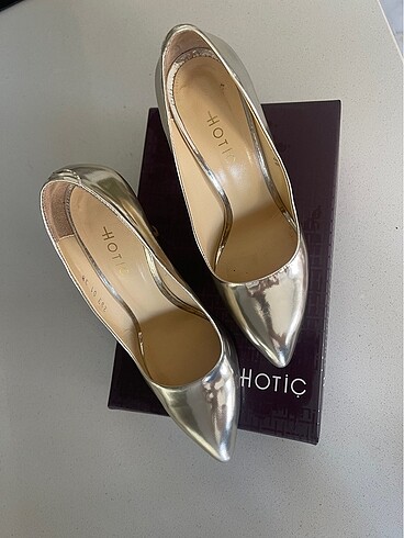 38 Beden Gold stiletto
