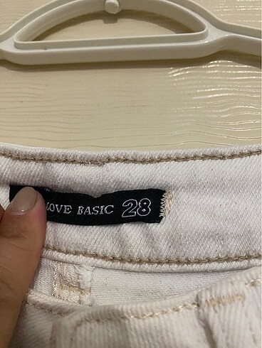 28 Beden beyaz Renk Beyaz ekru pantolon