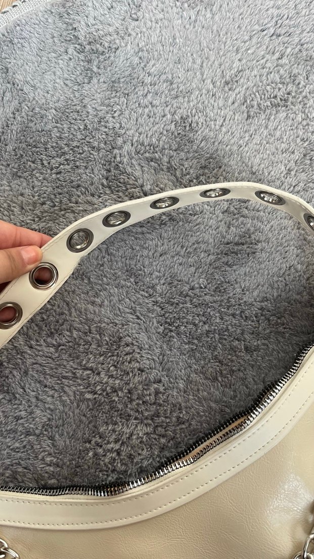 Zincir Detaylı Bej Deri Kadın Çanta - Görsel 2