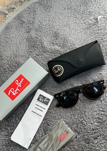 Ray Ban