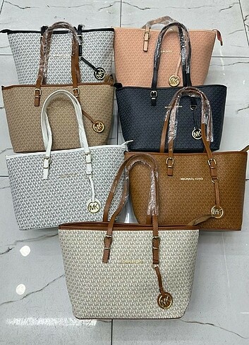 Michael Kors Michael Kors kova model çanta Astarlıdır Ölçü 42x24 Diğer renkle
