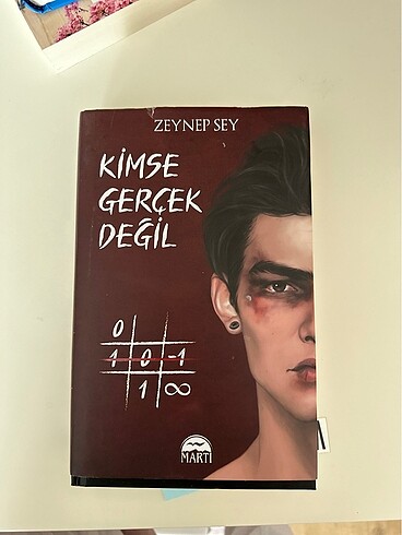Kimse gerçek değil ciltli kitap