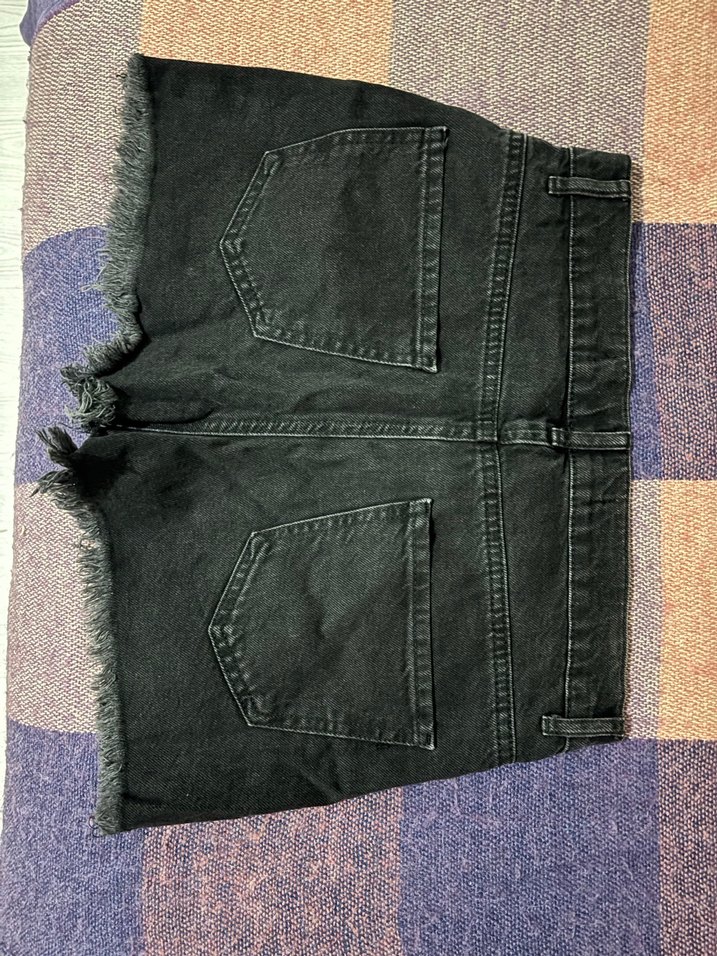 Siyah Düğmeli Mini Denim Şort - Görsel 2