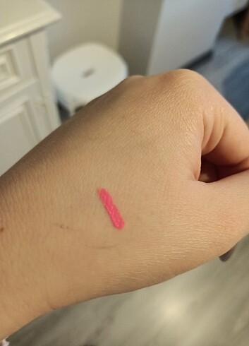 Diğer Pembe Eyeliner