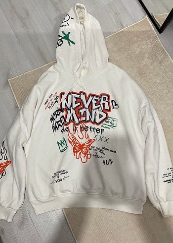 Koton Grafiti Baskili Beyaz Kapusonlu Sweatshirt