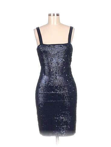 BCBG Maxazria Kısa Elbise %70 İndirimli.