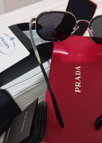 Prada Unisex Polarize Güneş Gözlüğü. Orijinal - Görsel 3