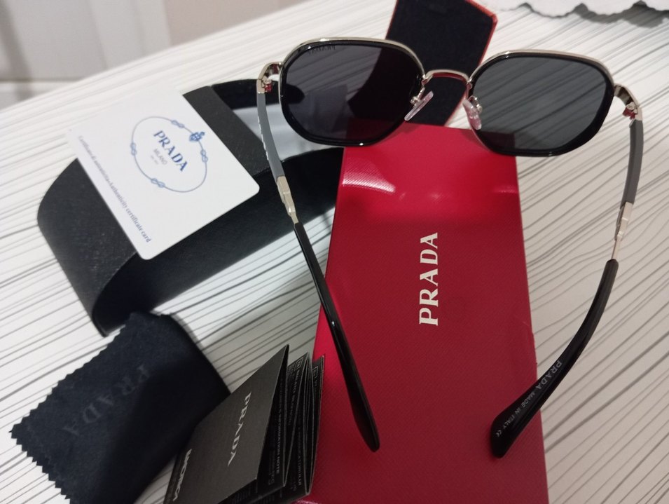 Prada Unisex Polarize Güneş Gözlüğü. Orijinal - Görsel 3