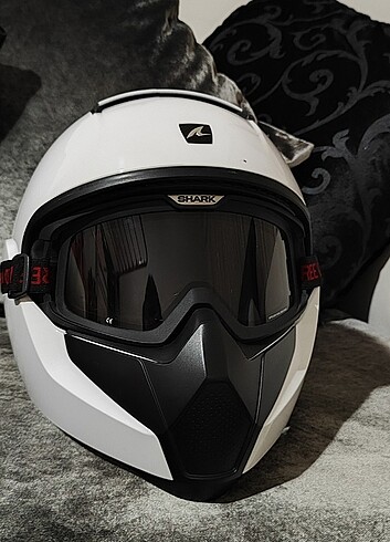 SHARK MOTORSİKLET KASKI M BENDEN 